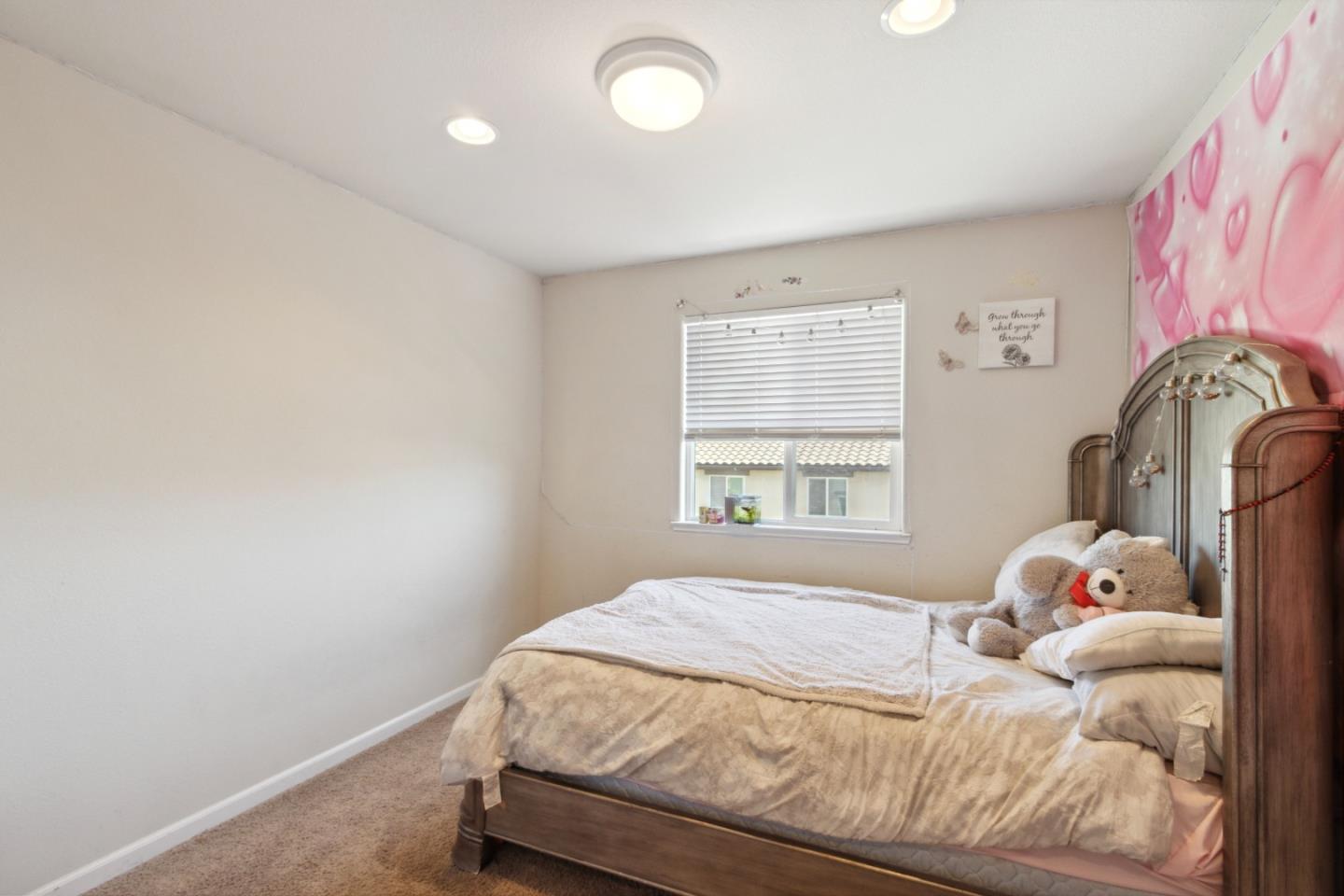 642 Ventura DR