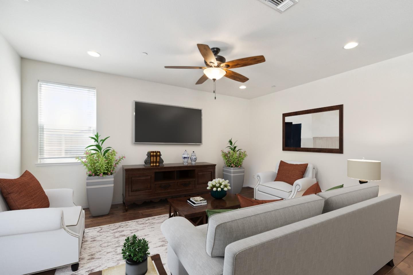 642 Ventura DR