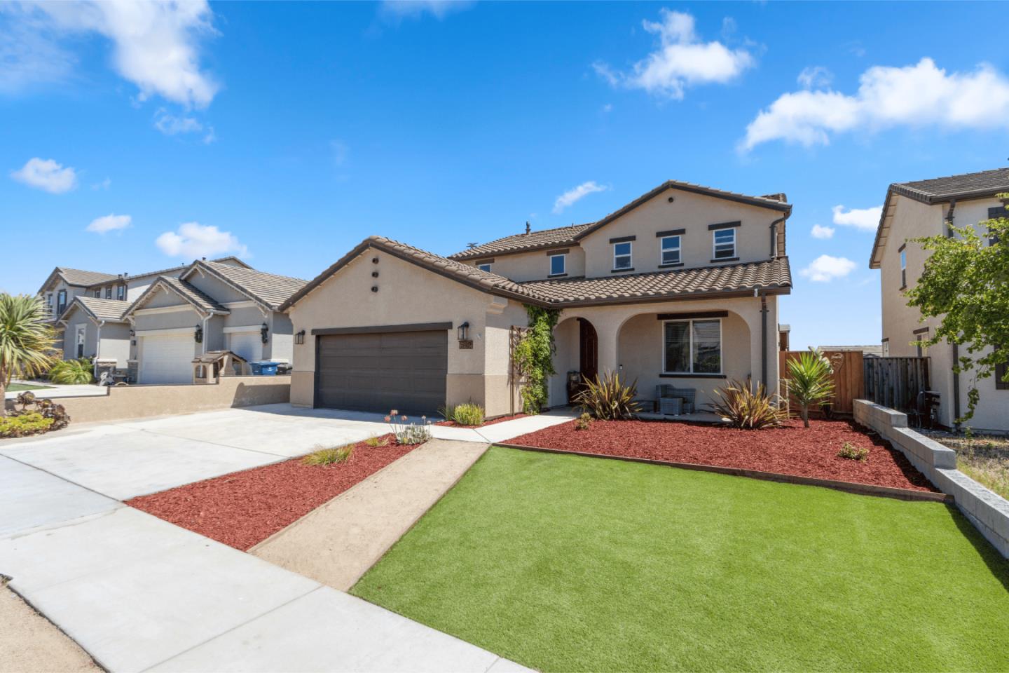 642 Ventura DR