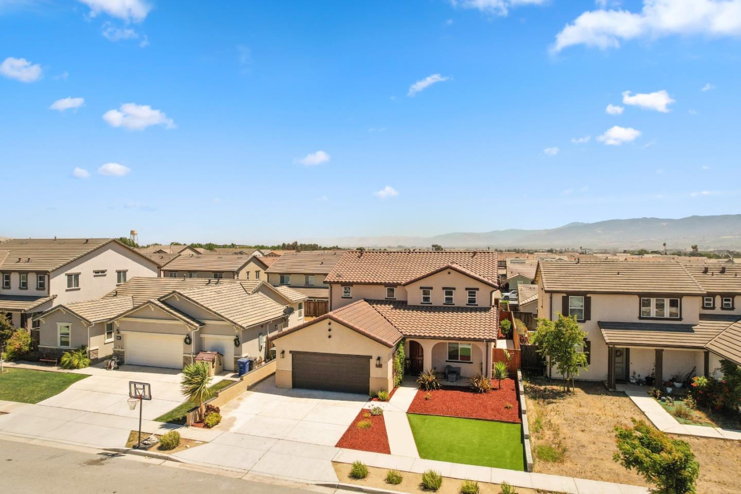 642 Ventura DR