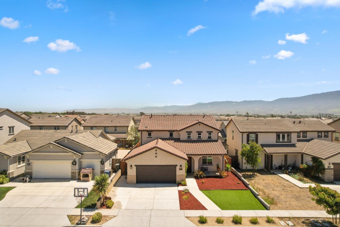 642 Ventura DR