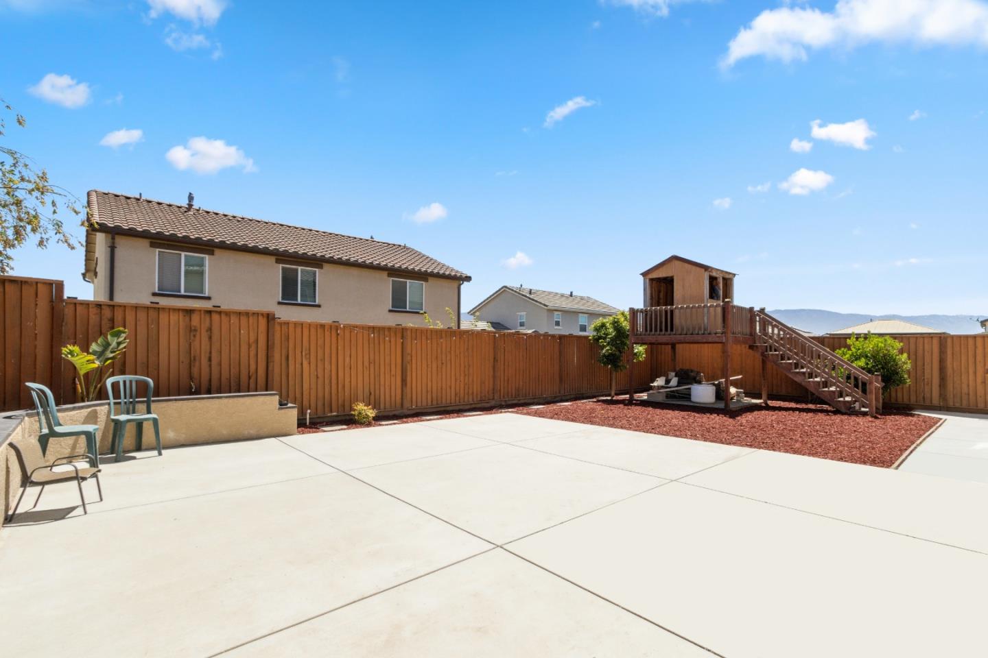 642 Ventura DR