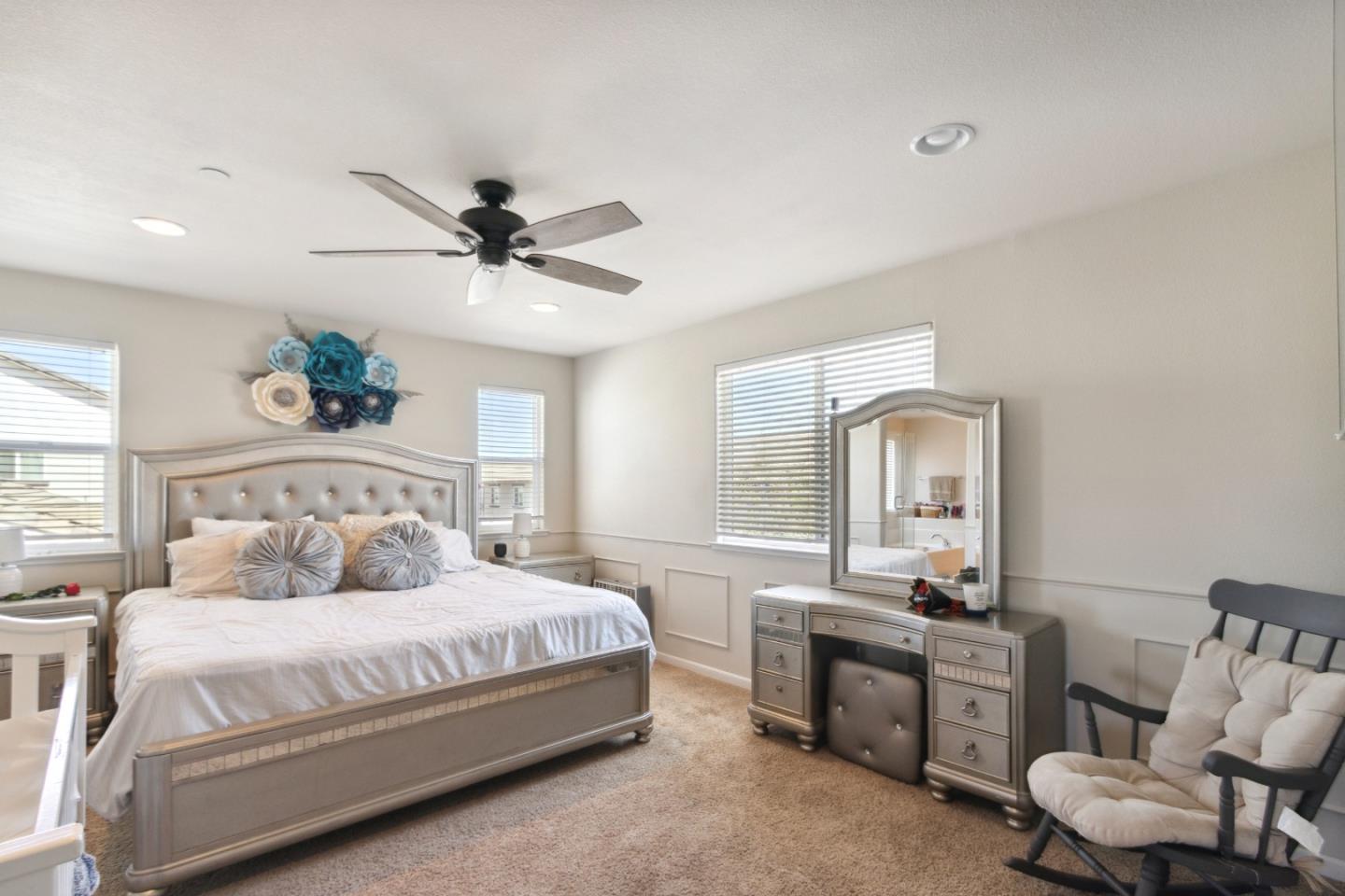 642 Ventura DR