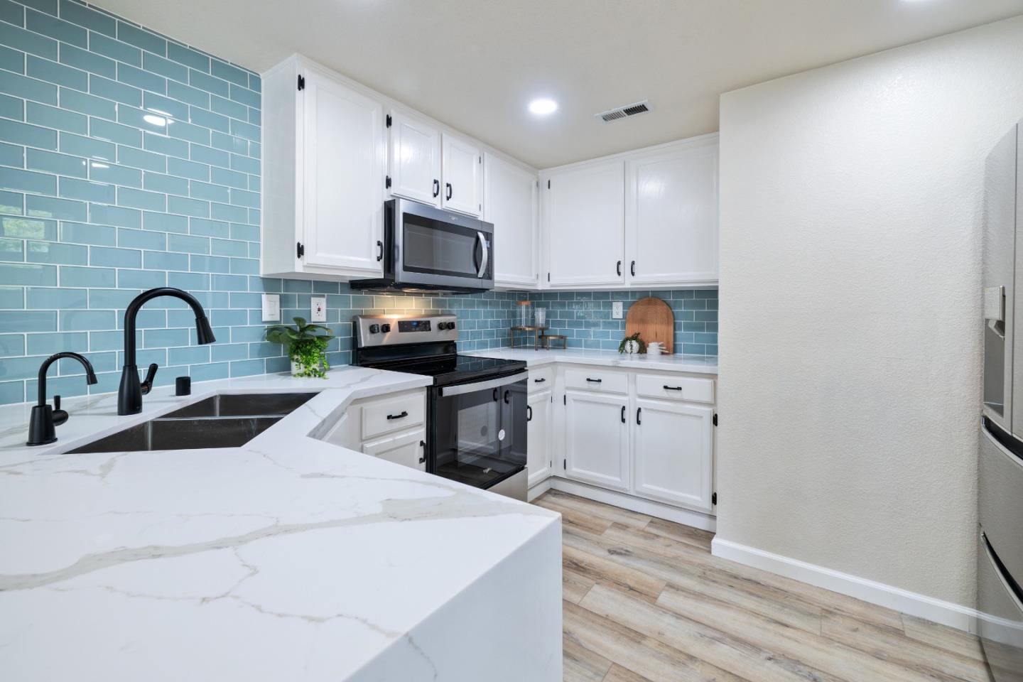 72 Bright View LN