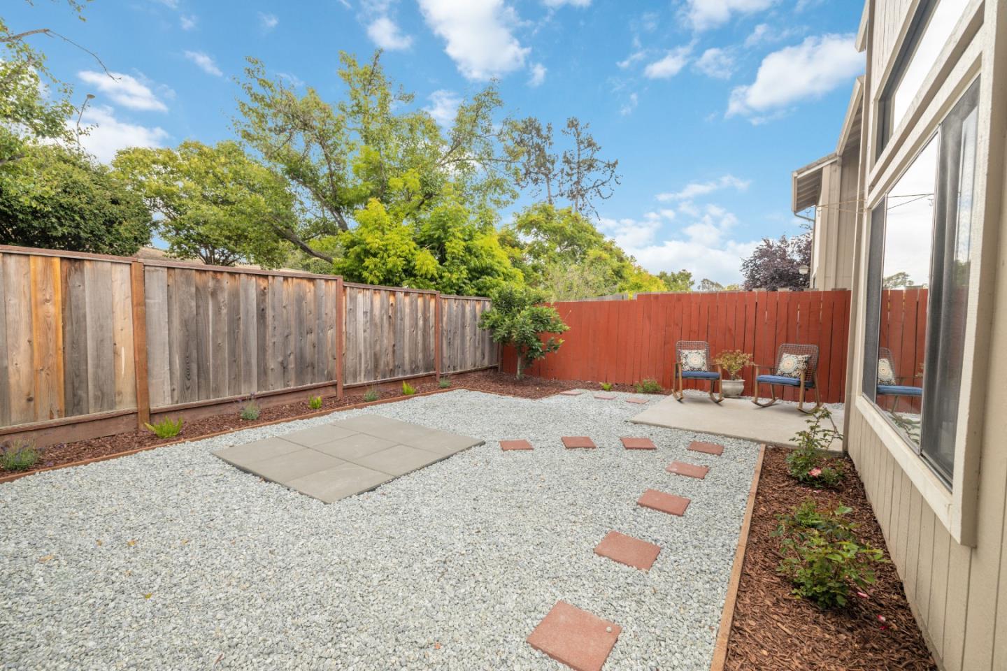 72 Bright View LN