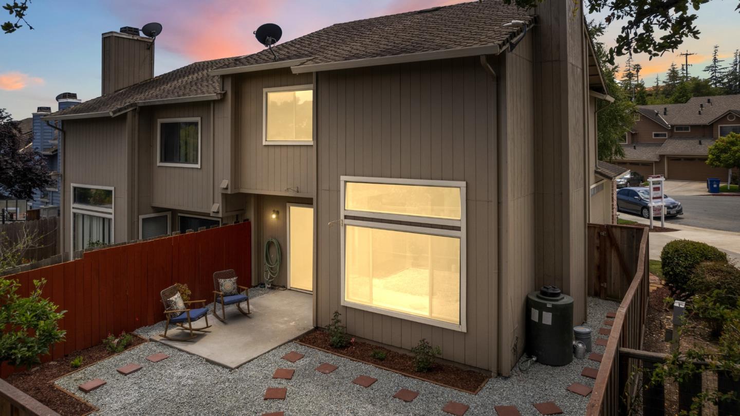 72 Bright View LN