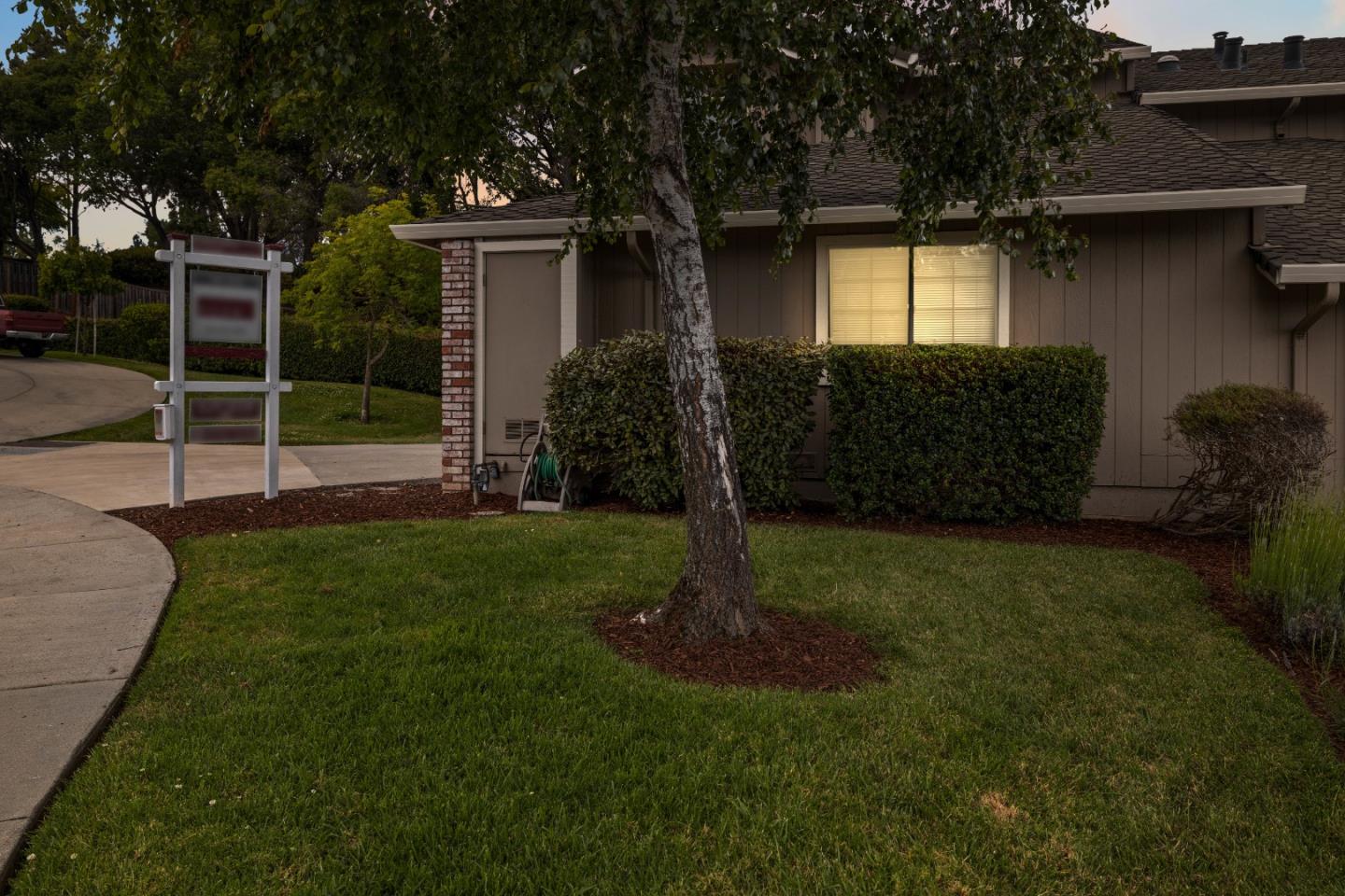 72 Bright View LN