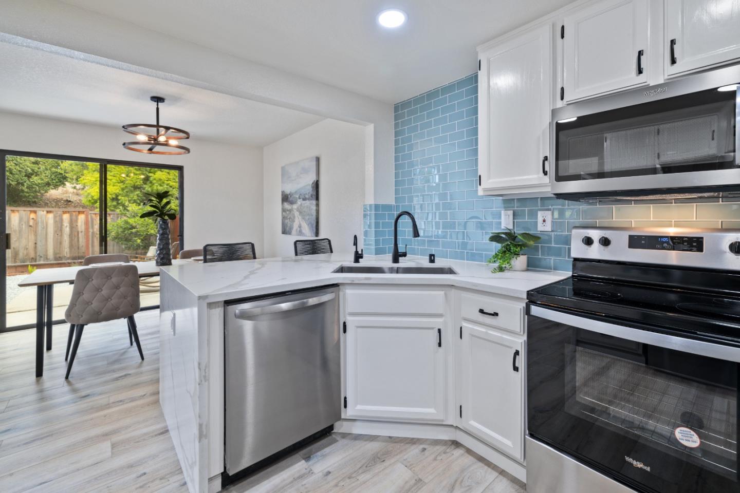 72 Bright View LN