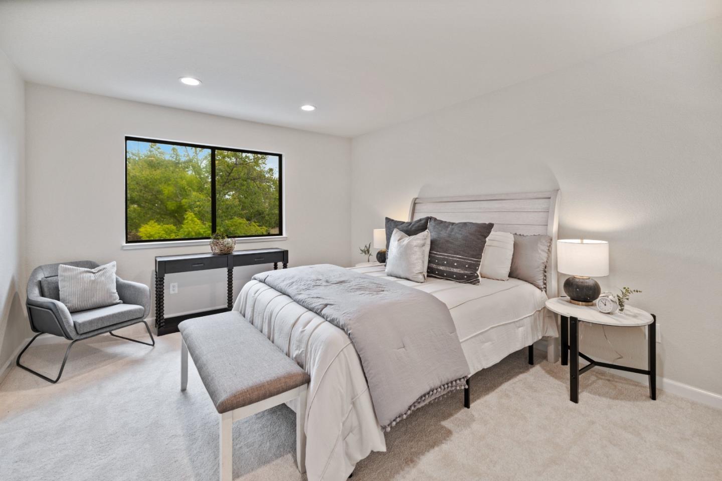 72 Bright View LN