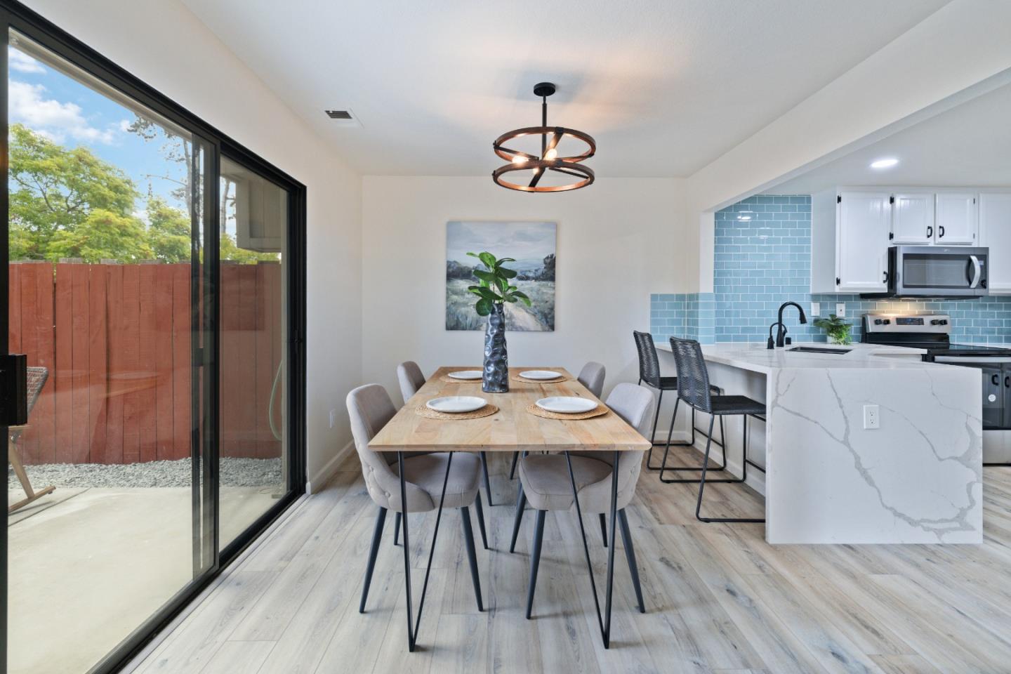 72 Bright View LN