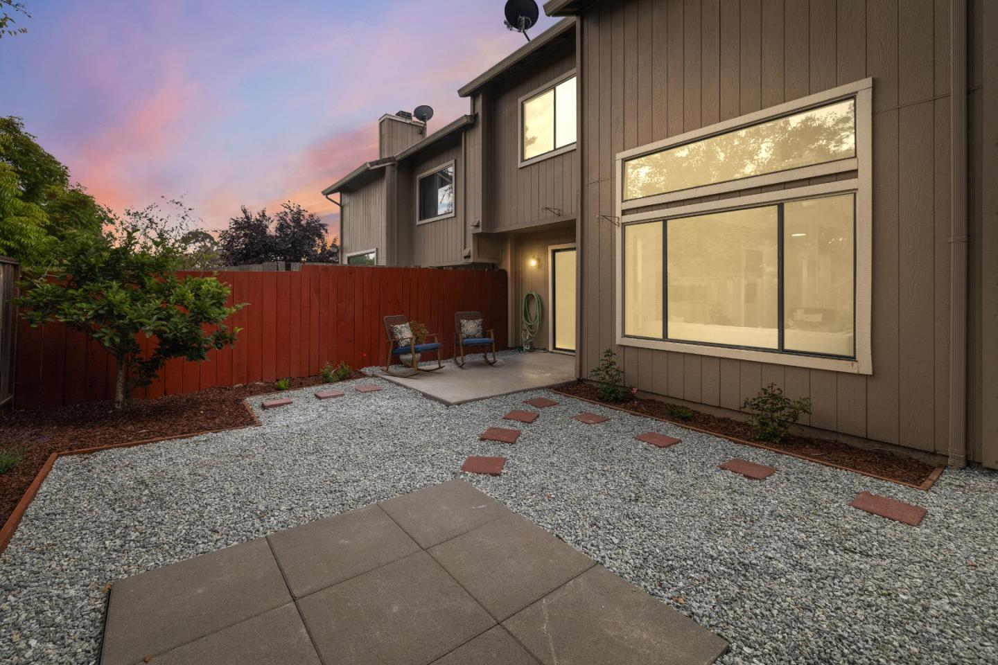 72 Bright View LN
