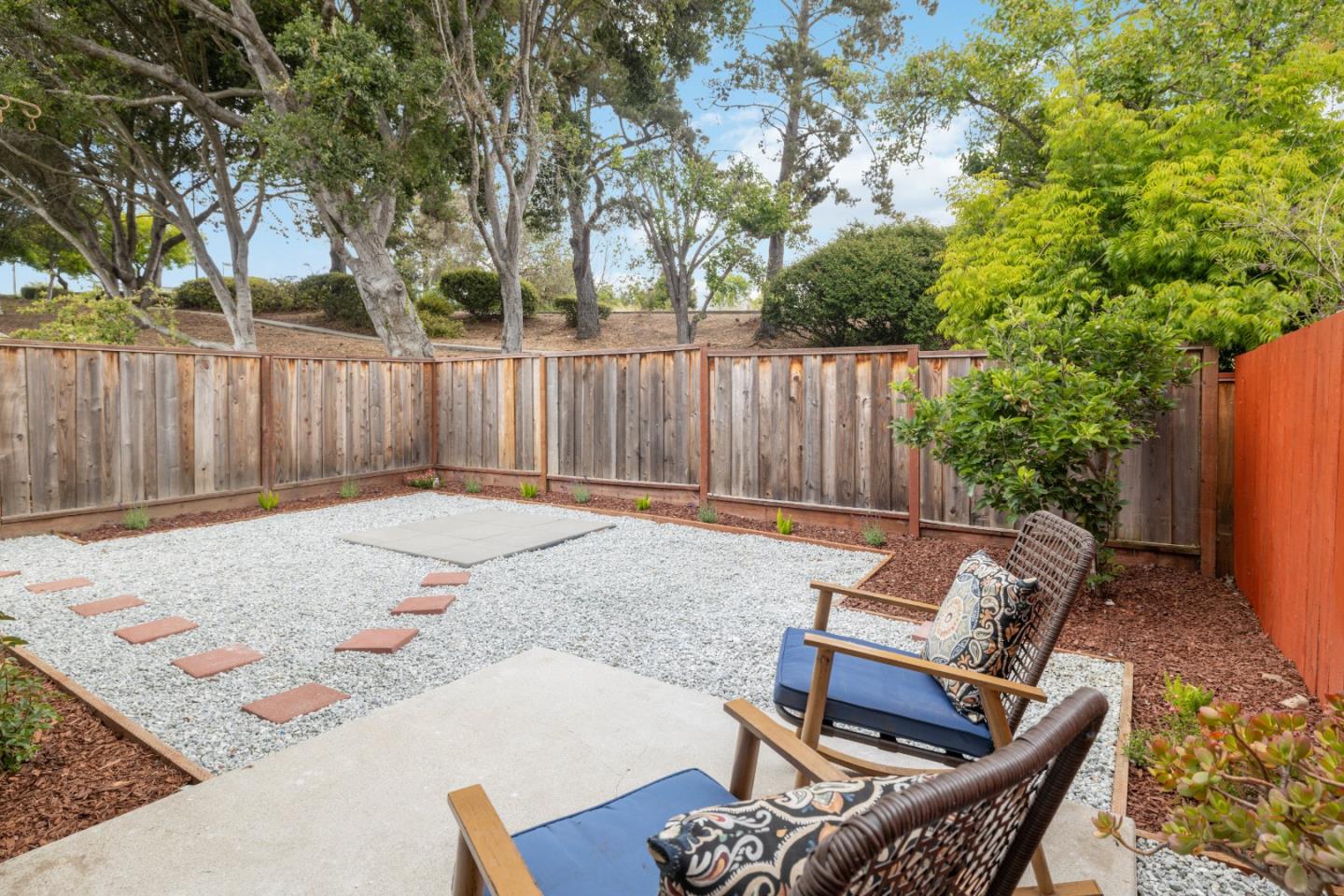 72 Bright View LN