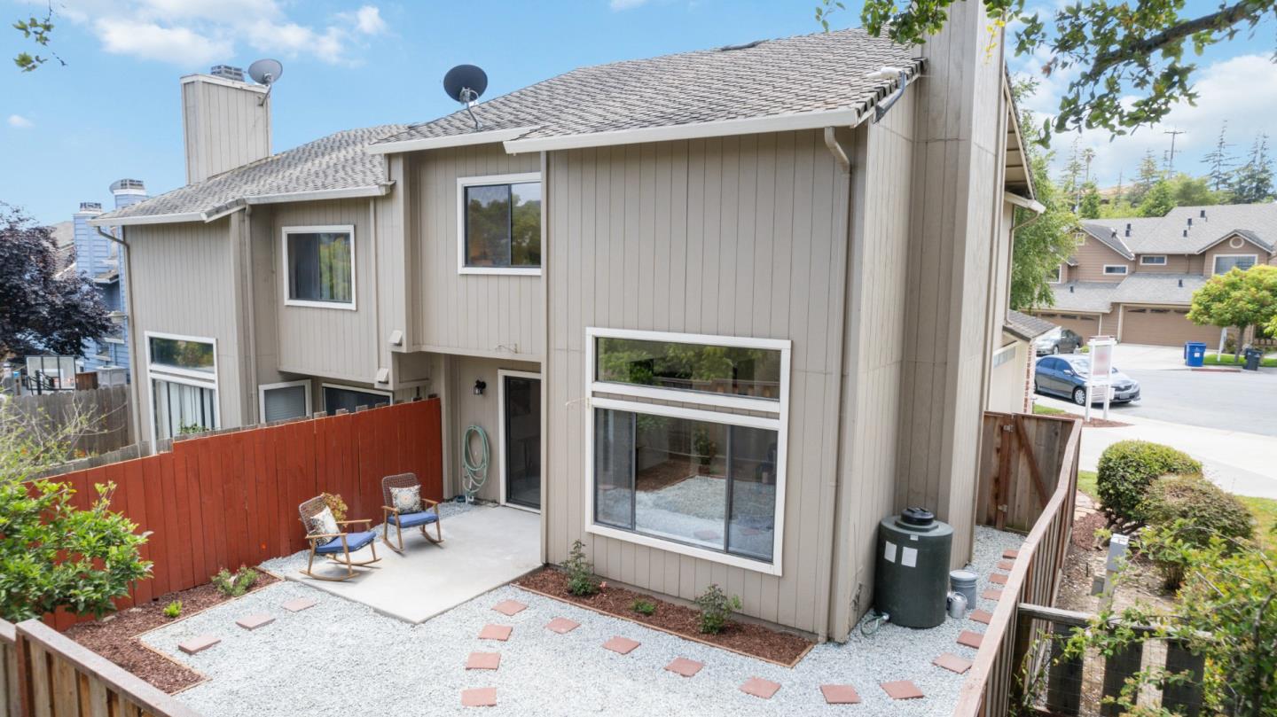 72 Bright View LN