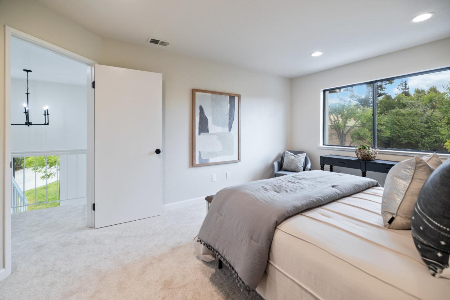 72 Bright View LN