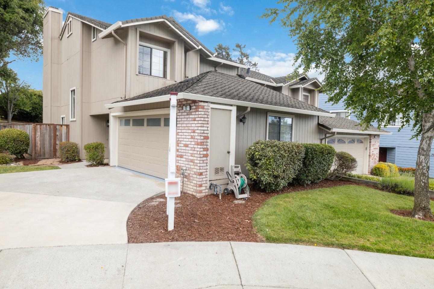 72 Bright View LN