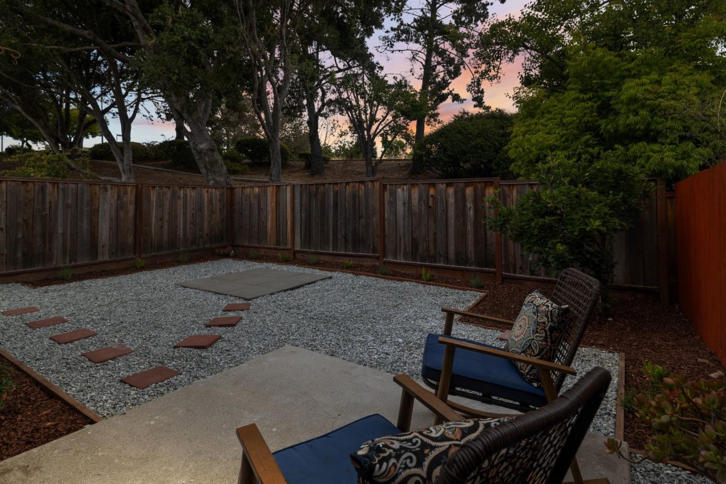 72 Bright View LN