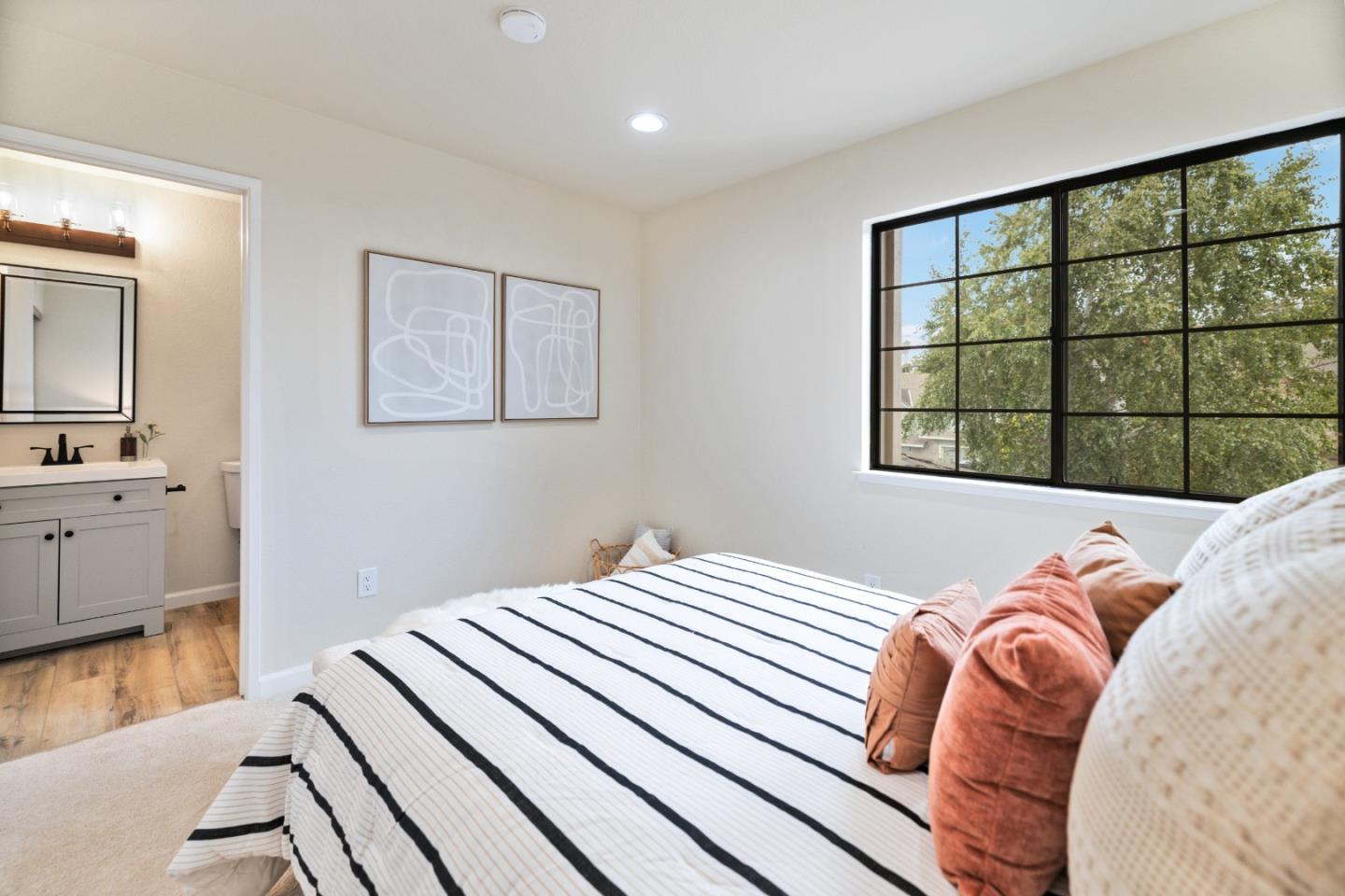 72 Bright View LN