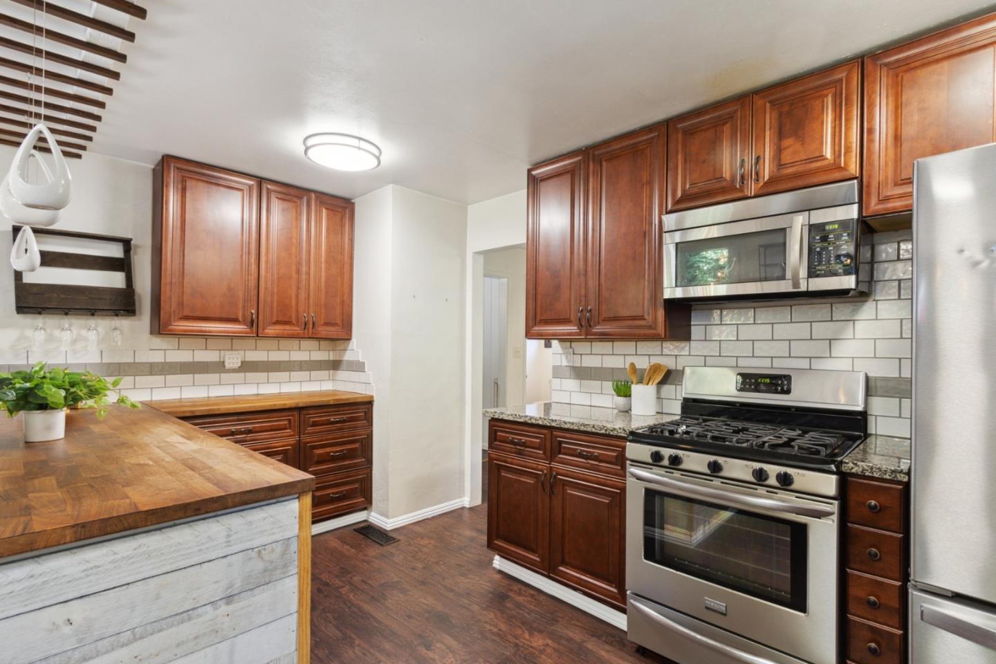 15424 Big Basin WAY