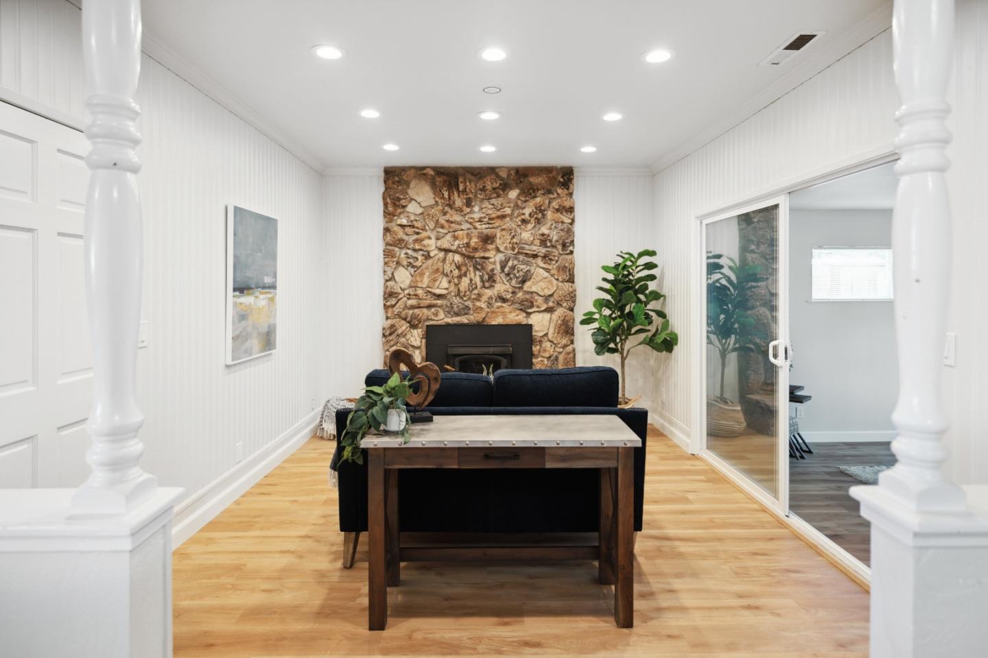 319 Harbor DR