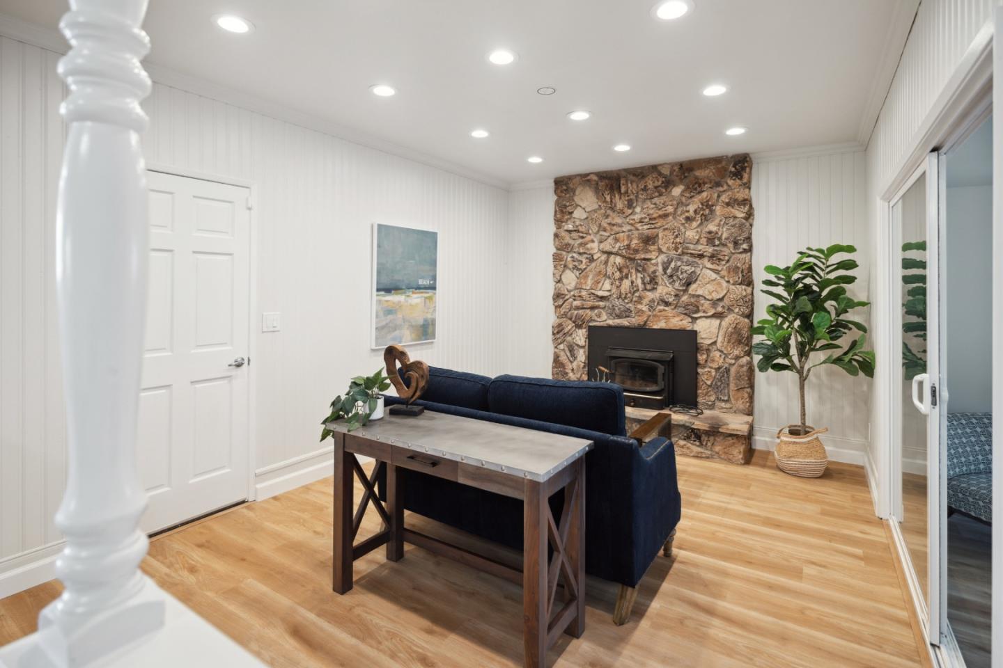 319 Harbor DR