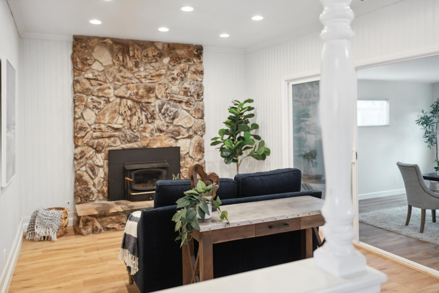319 Harbor DR