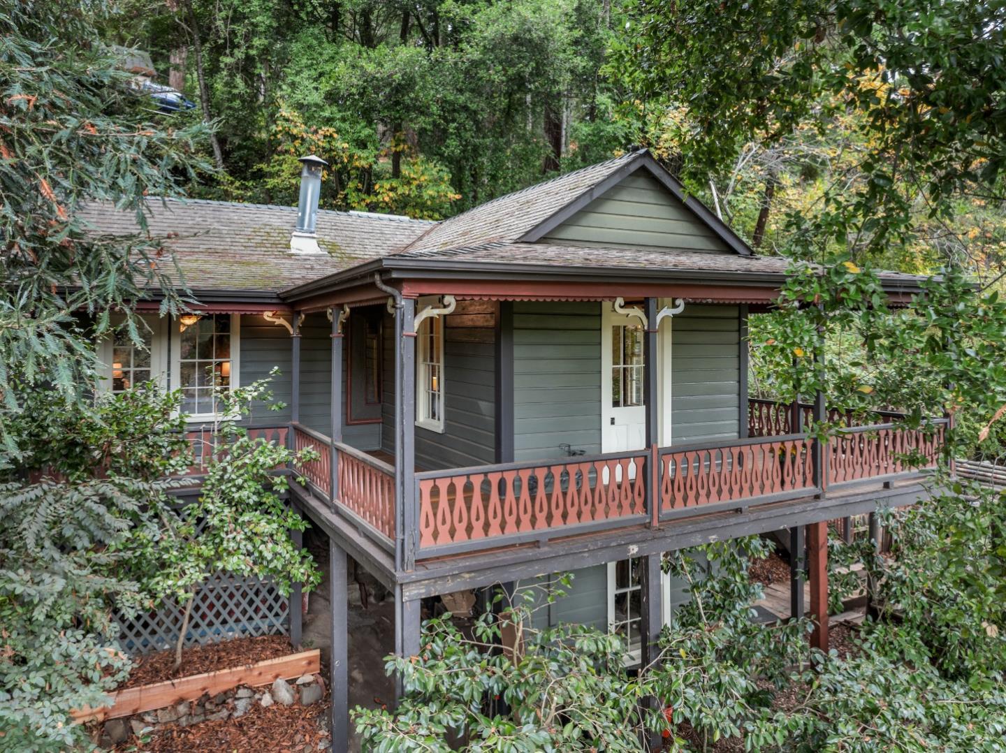 221 Mountain ST
