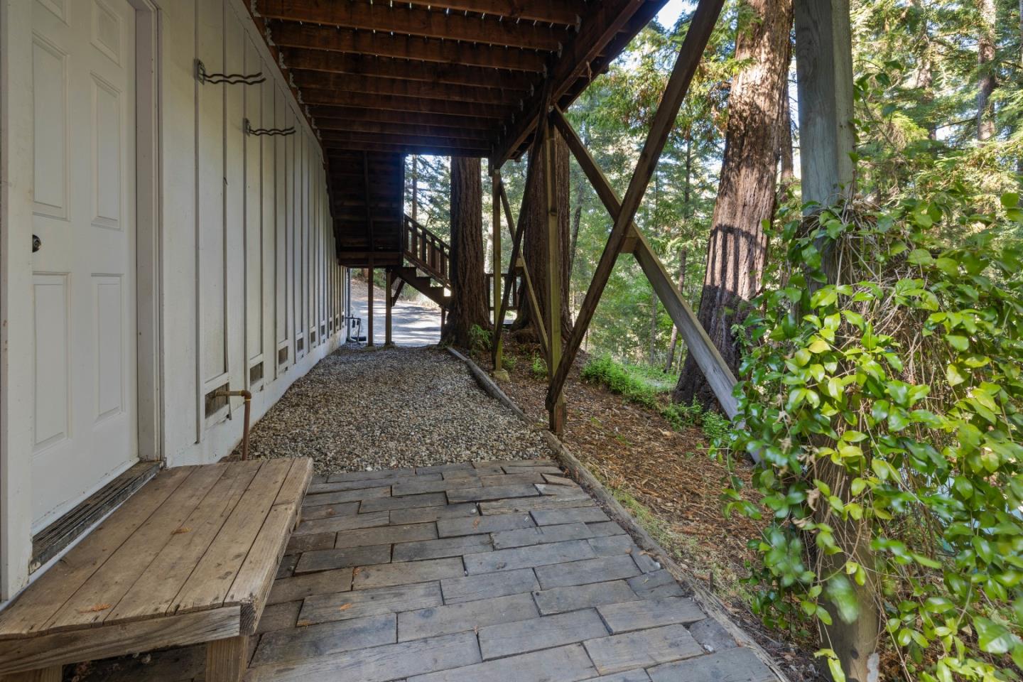 120 Greenwood RD