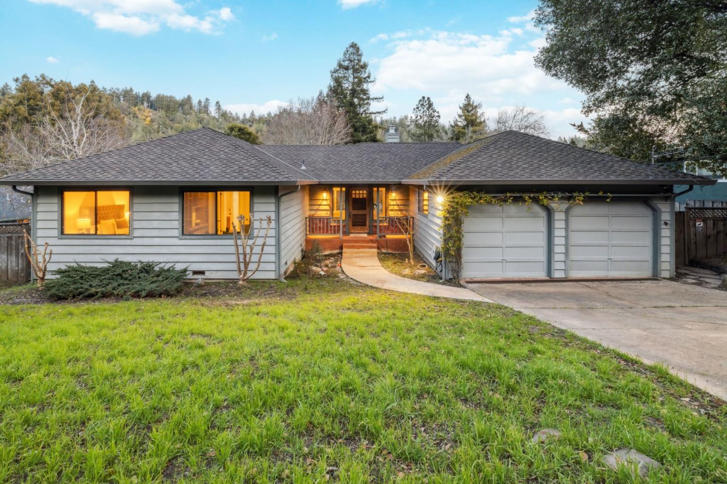 340 Hillview DR