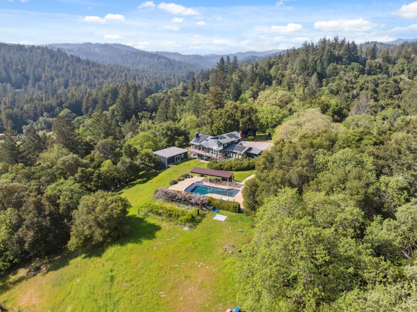 240 Buck Knoll RD