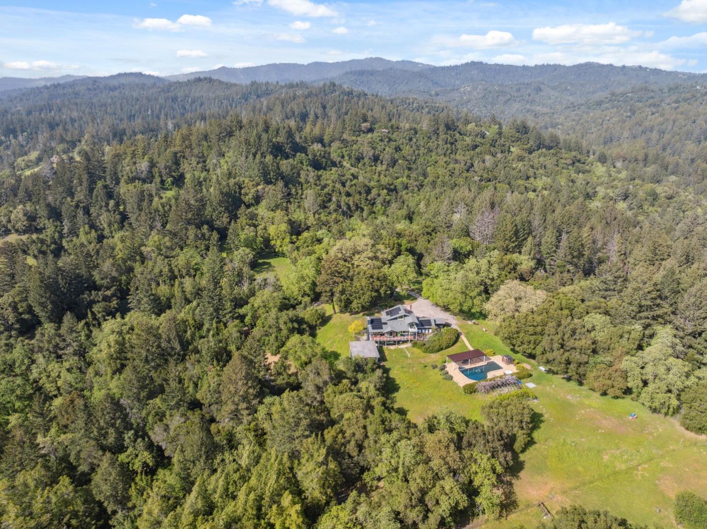 240 Buck Knoll RD
