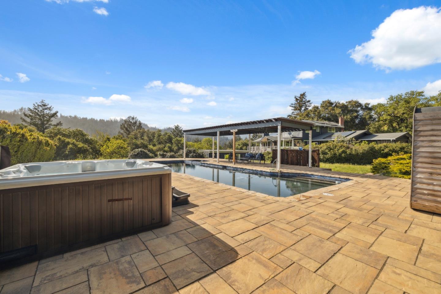 240 Buck Knoll RD