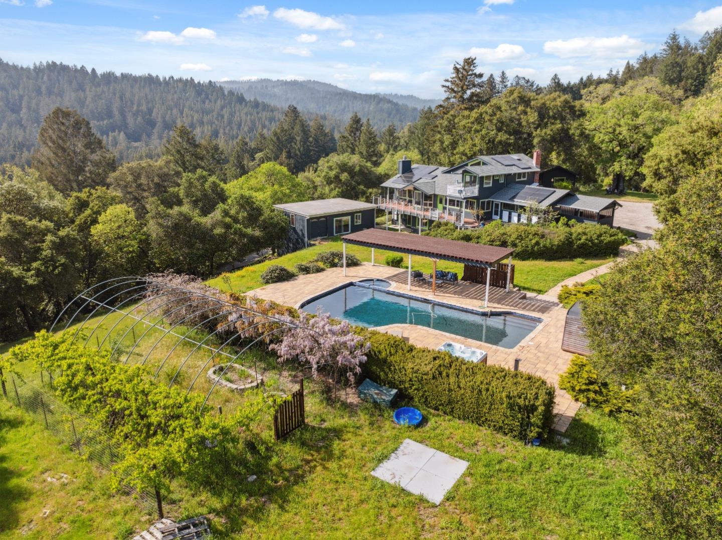 240 Buck Knoll RD