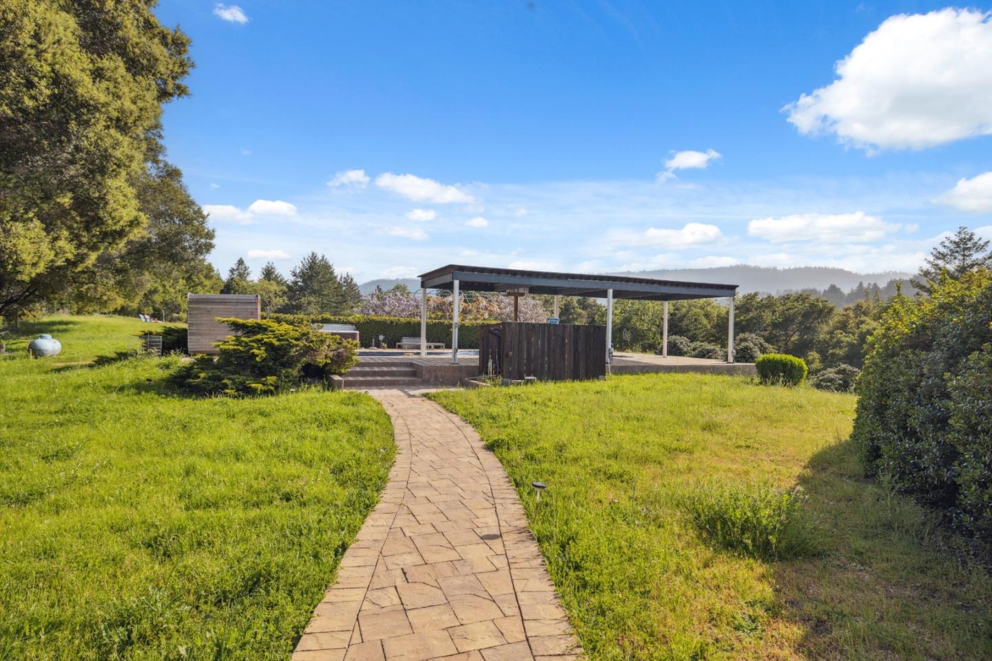 240 Buck Knoll RD