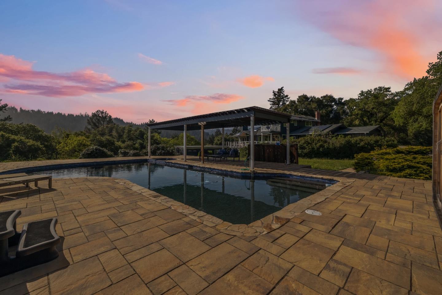 240 Buck Knoll RD