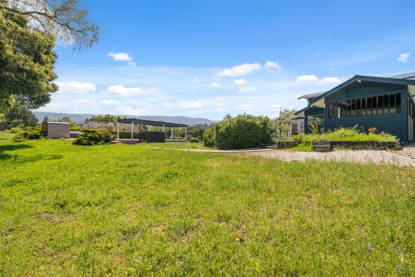 240 Buck Knoll RD
