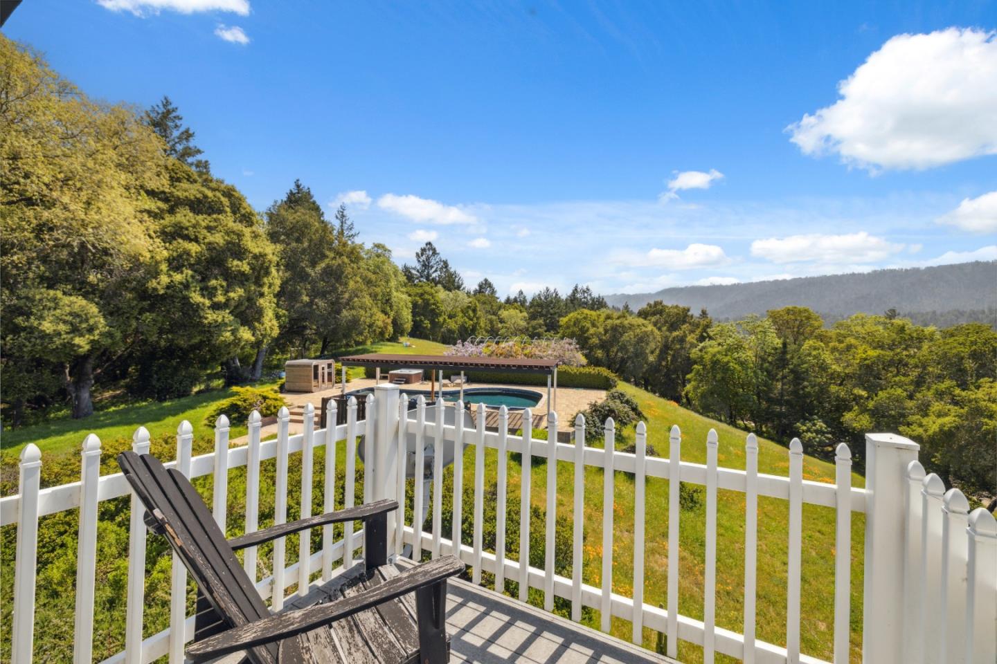 240 Buck Knoll RD