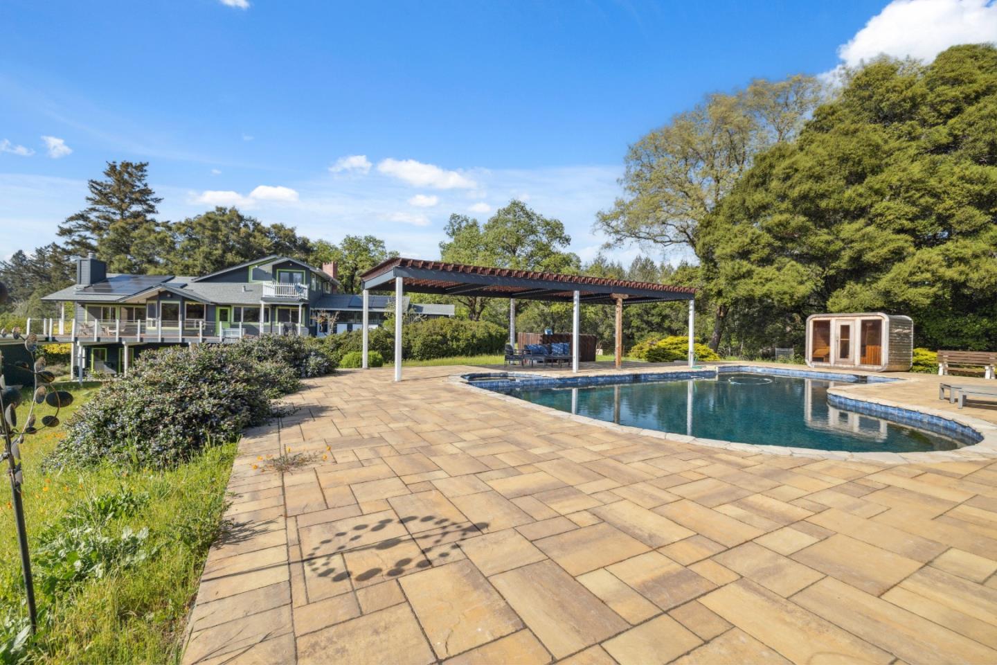 240 Buck Knoll RD