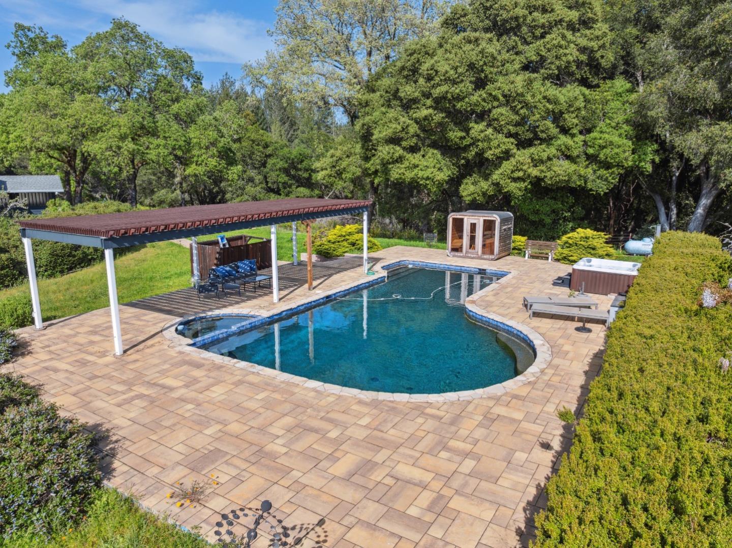 240 Buck Knoll RD