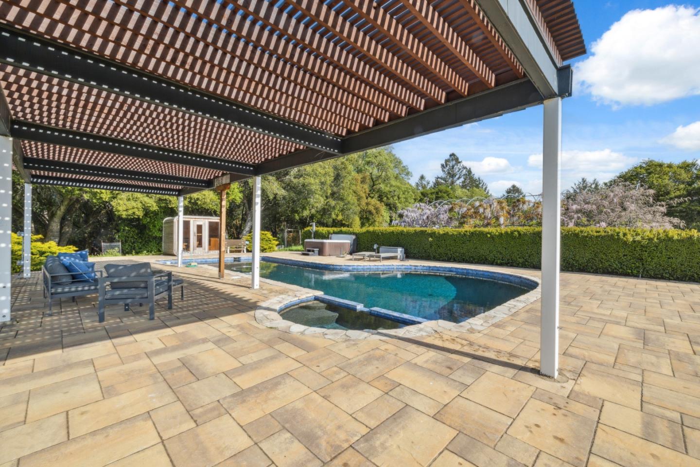 240 Buck Knoll RD