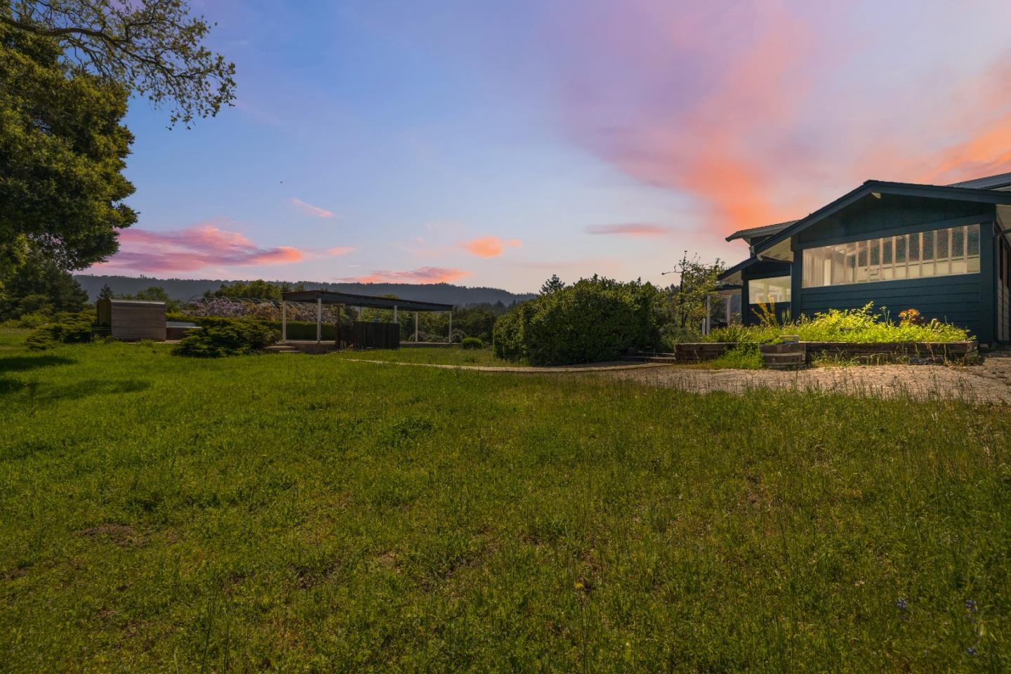 240 Buck Knoll RD