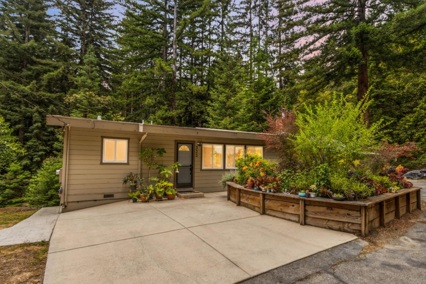 333 Dakenbrook DR