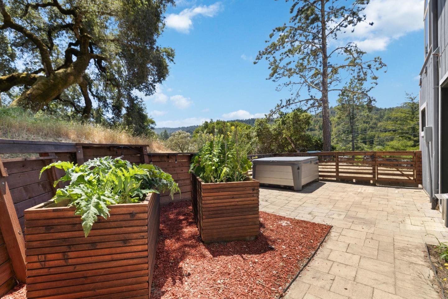 2203 Quail Hollow Road