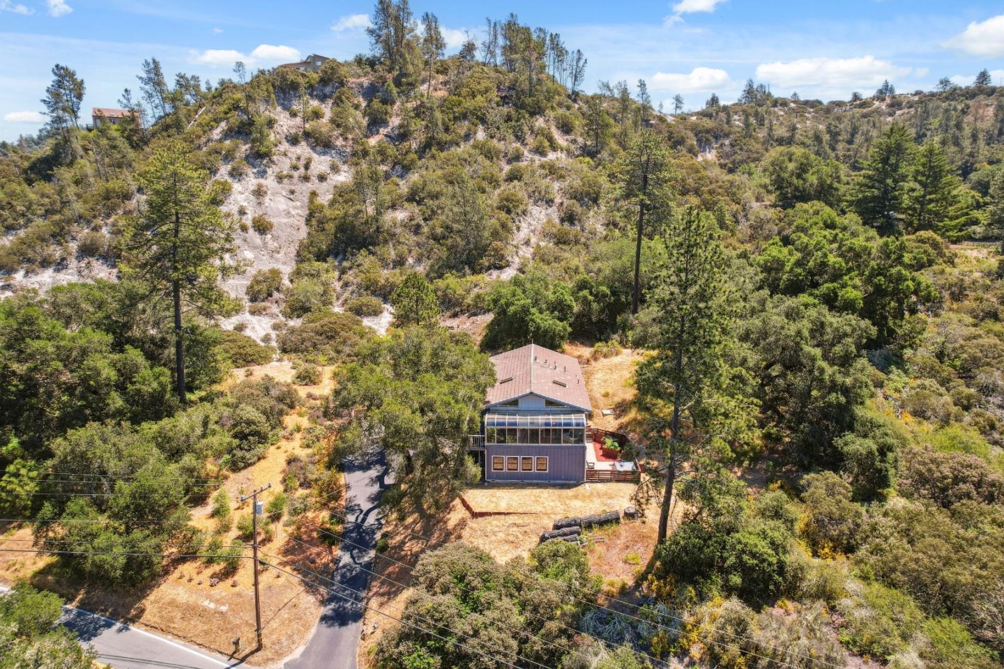 2203 Quail Hollow Road