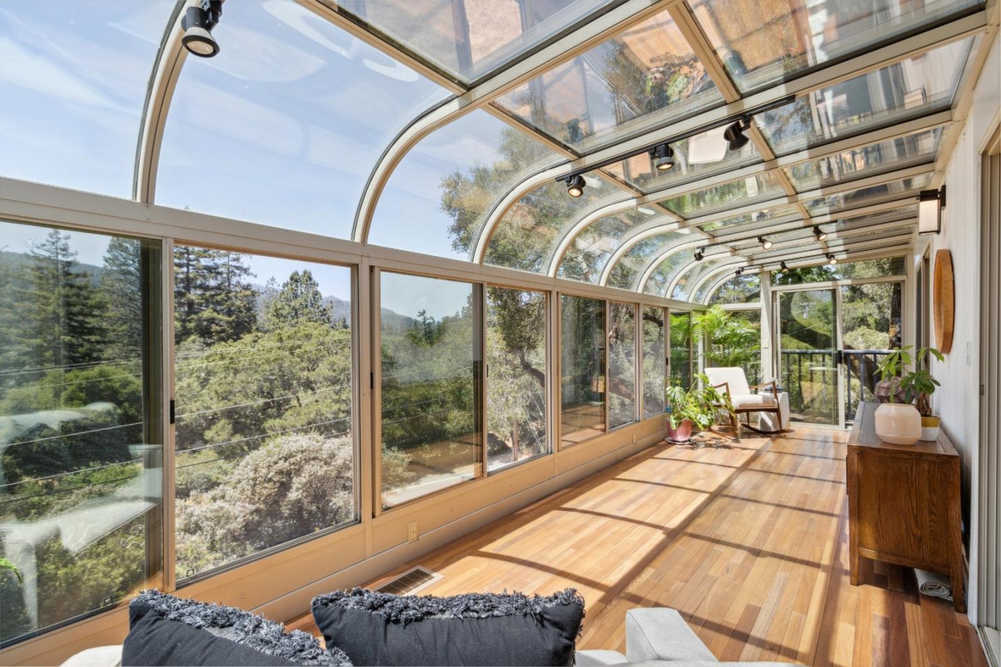2203 Quail Hollow Road