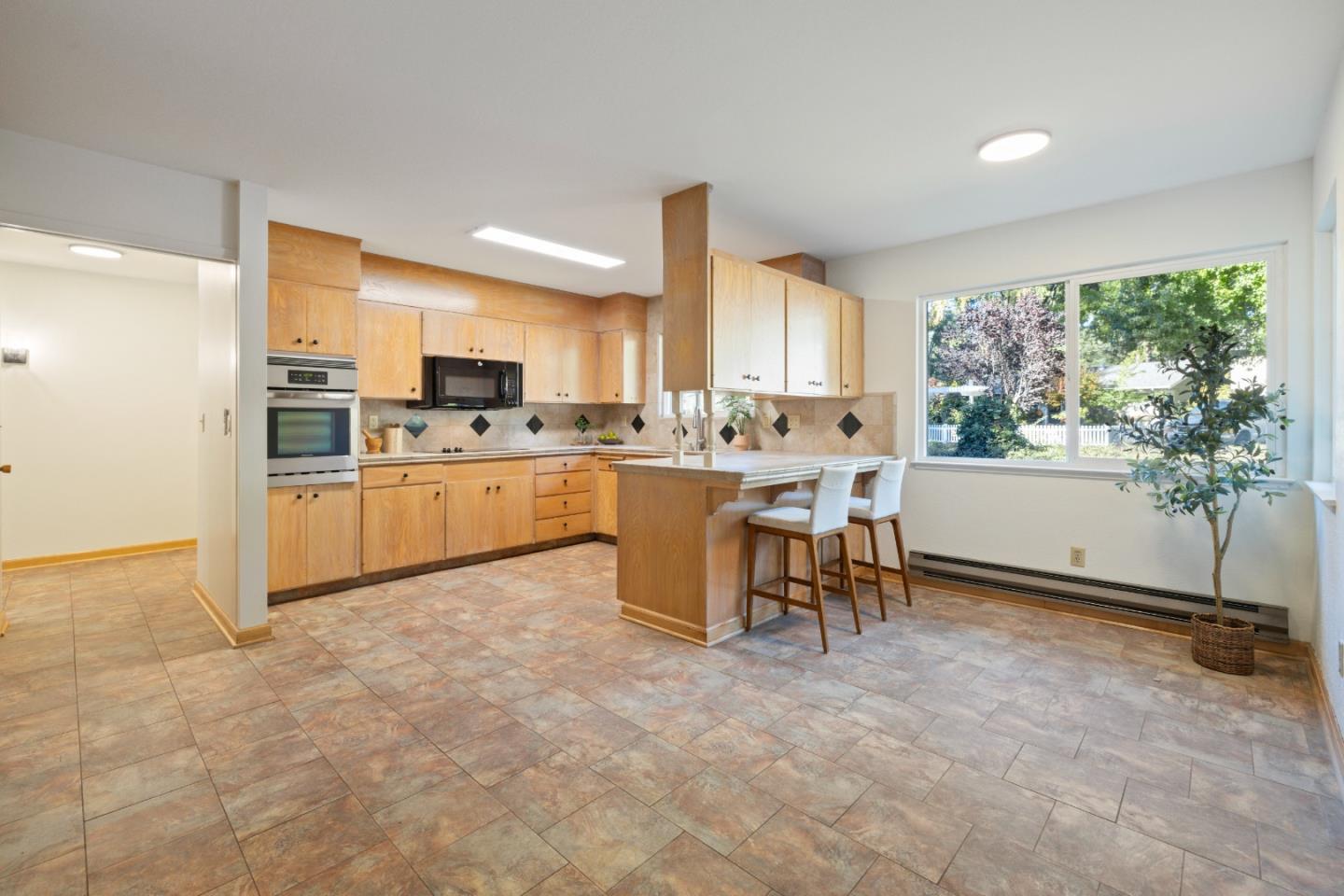 180 Sunnycroft Road