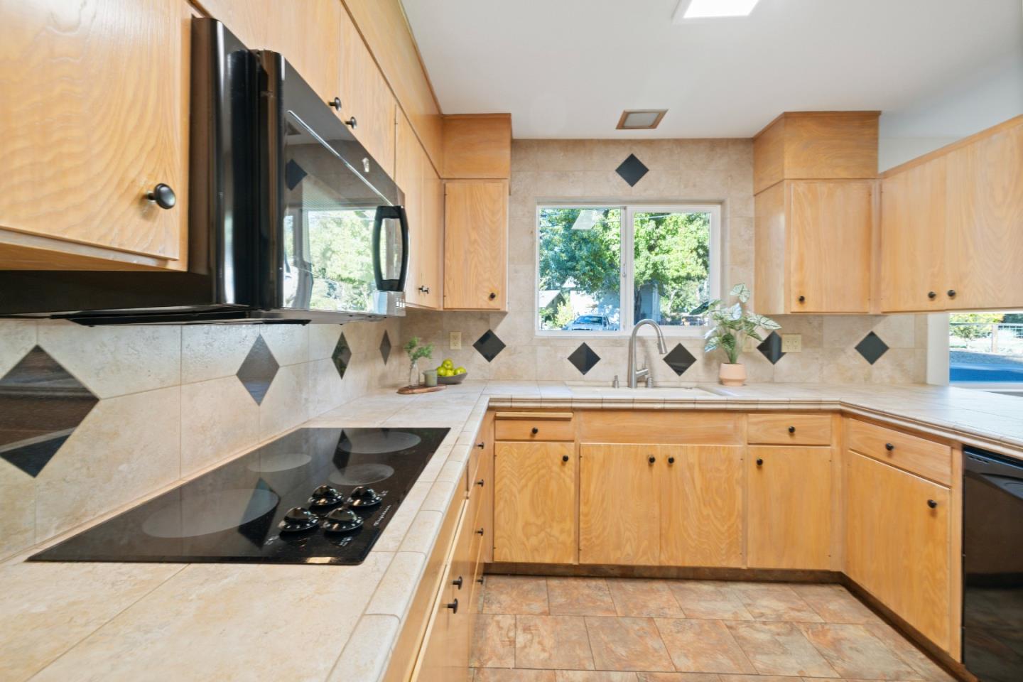 180 Sunnycroft Road