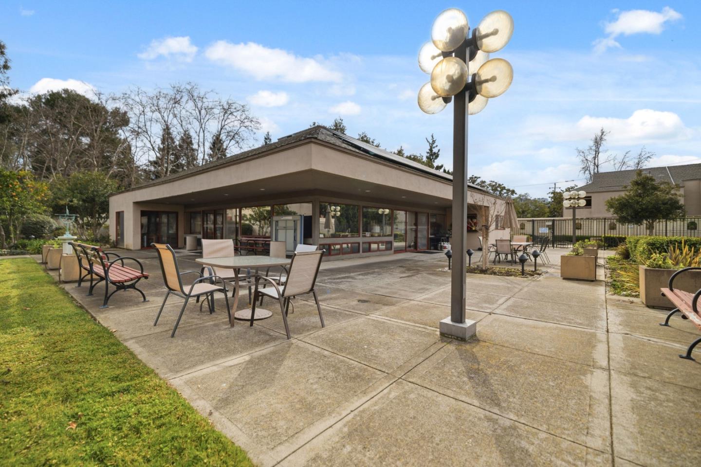 453 Alberto Way D155