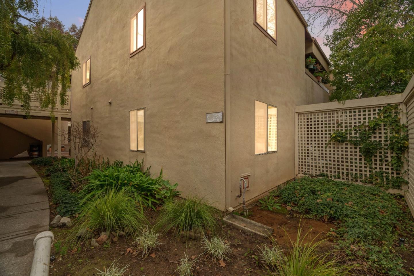 453 Alberto Way D155