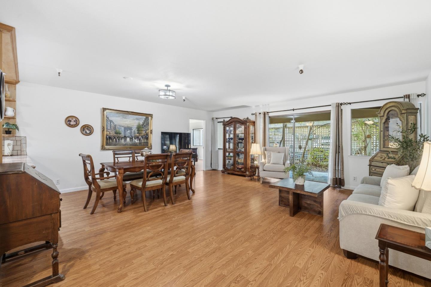 453 Alberto Way D155