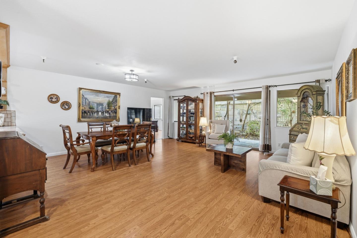 453 Alberto Way D155